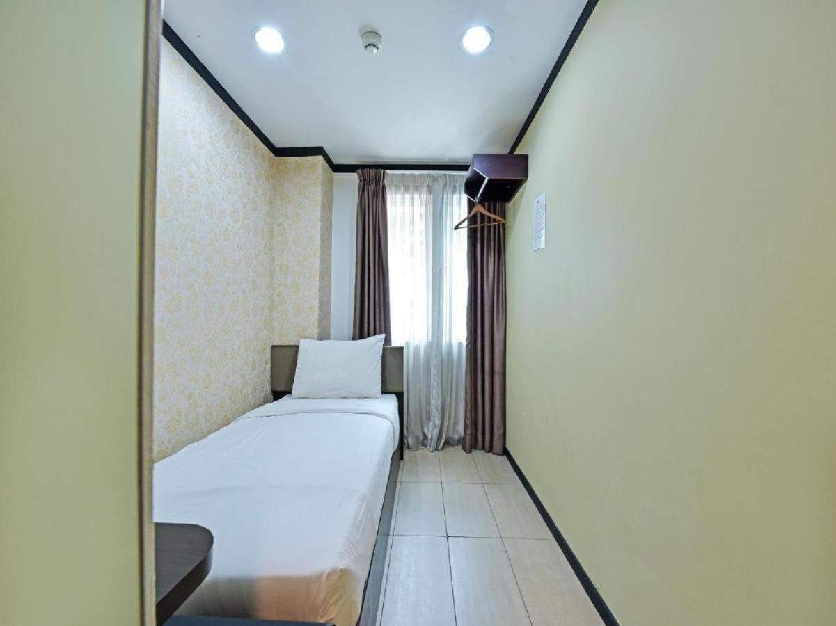 Single Room with Private Bathroom